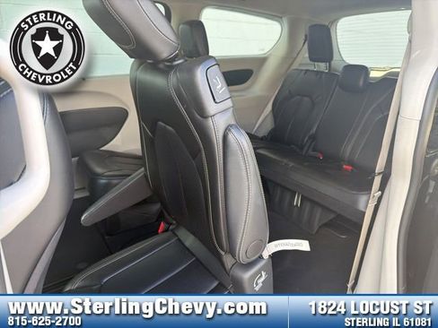 Used 2024 Chrysler Pacifica Touring-L FWD image 26