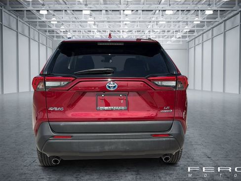Used 2021 Toyota RAV4 LE AWD/4WD image 4