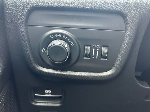 New 2025 Jeep Grand Cherokee L Altitude image 15