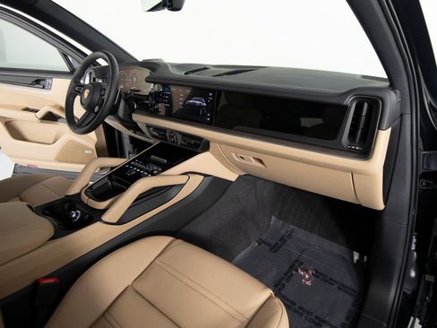 New 2026 Porsche Cayenne image 29