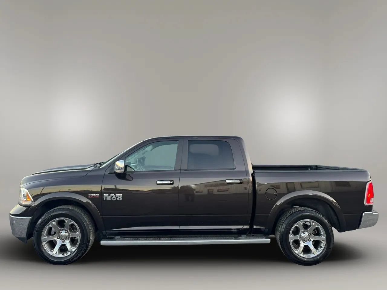 Used 2017 RAM 1500 Laramie w/ Convenience Group AWD/4WD image 5