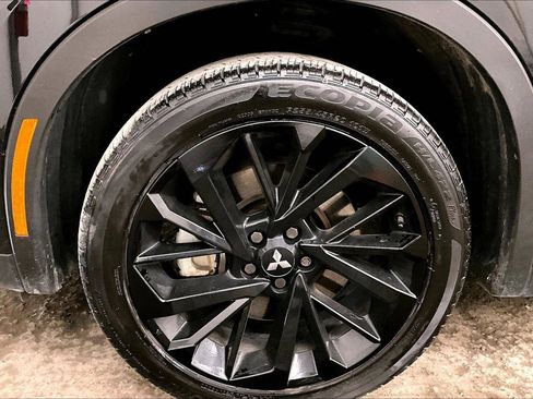 Used 2023 Mitsubishi Outlander SE Black Edition image 8