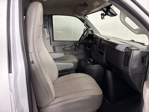 Used 2025 Chevrolet Express 3500 LT w/ LT Preferred Equipment Group RWD image 41