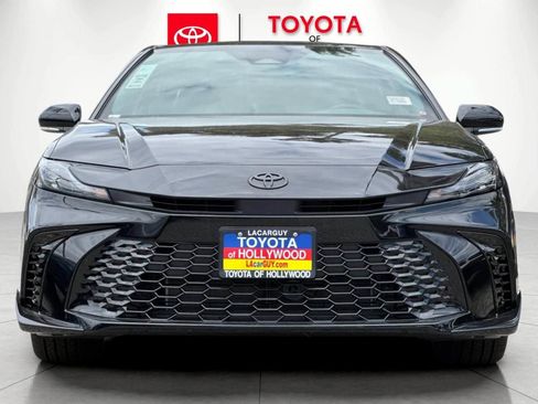 New 2026 Toyota Camry Hybrid FWD image 8