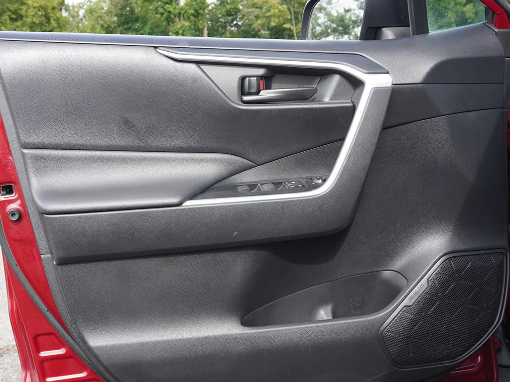 Used 2020 Toyota RAV4 LE FWD image 17