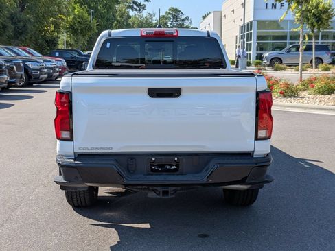 Used 2025 Chevrolet Colorado Z71 w/ Z71 Convenience Package 2 AWD/4WD image 4