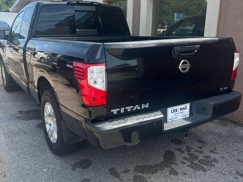 Used 2018 Nissan Titan SV w/ SV Convenience Package RWD image 5