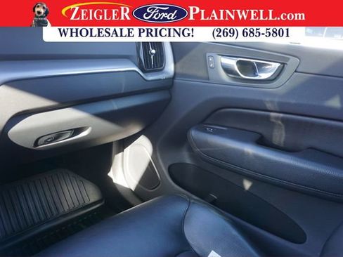 Used 2018 Volvo XC60 T6 Momentum w/ Advanced Package image 33