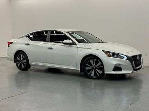 Used 2022 Nissan Altima 2.5 SV FWD image 2