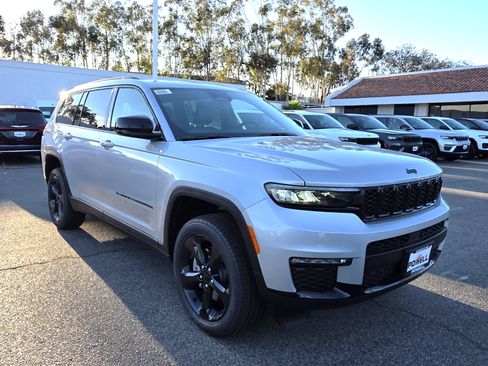 New 2025 Jeep Grand Cherokee L Limited w/ Black Appearance Package image 5