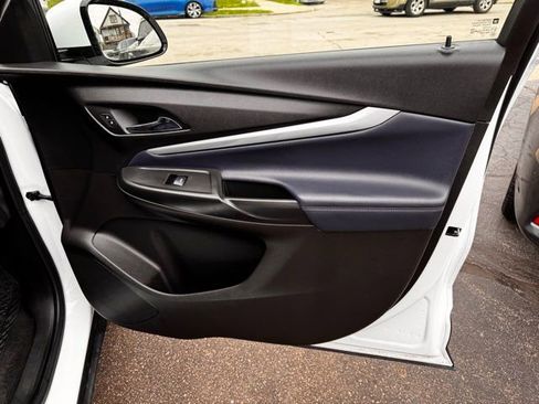 Used 2022 Chevrolet Bolt EUV LT w/ Convenience Package FWD image 30