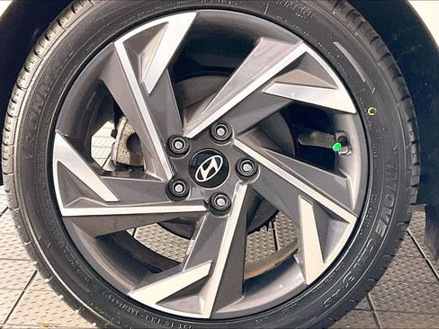Used 2025 Hyundai Elantra Limited image 35