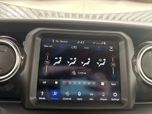 Used 2022 Jeep Wrangler Unlimited Sahara image 21