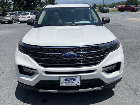 Used 2022 Ford Explorer XLT w/ Equipment Group 202A AWD/4WD image 3