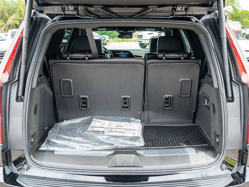 Used 2024 Cadillac Escalade Luxury w/ LPO, Floor Liner Package AWD/4WD image 17