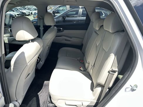 Used 2022 Kia Sorento S FWD image 4