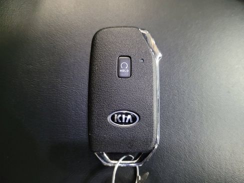 Used 2021 Kia Telluride LX AWD/4WD image 32