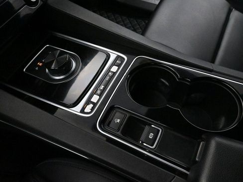 Used 2017 Jaguar F-PACE Premium image 25