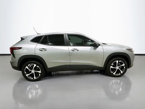 Certified 2026 Chevrolet Trax RS w/ Sunroof Package image 5