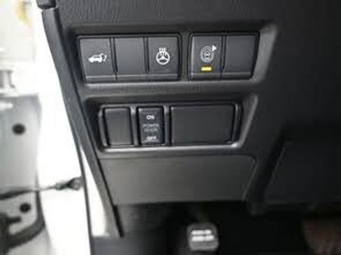 Used 2024 Nissan Armada SL image 26