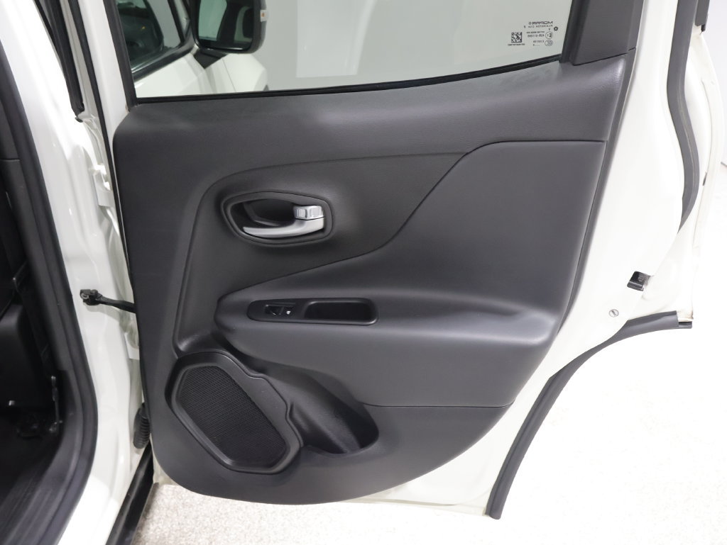 Used 2019 Jeep Renegade Trailhawk AWD/4WD image 21