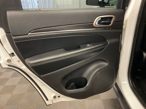Used 2017 Jeep Grand Cherokee Limited AWD/4WD image 35