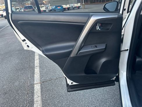 Used 2018 Toyota RAV4 XLE image 22