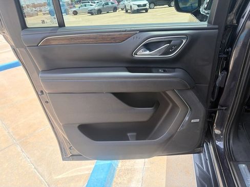 Used 2022 Chevrolet Suburban Premier AWD/4WD image 26