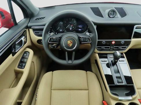Certified 2025 Porsche Macan AWD/4WD image 11