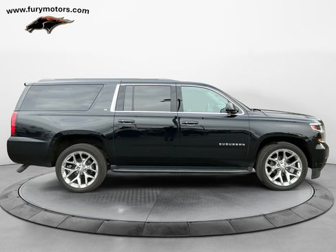 Used 2018 Chevrolet Suburban LT image 2