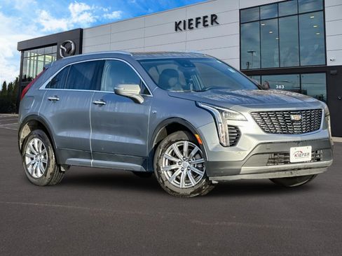 Used 2023 Cadillac XT4 Premium Luxury image 2