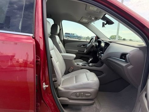 Used 2021 Chevrolet Traverse Premier FWD image 11