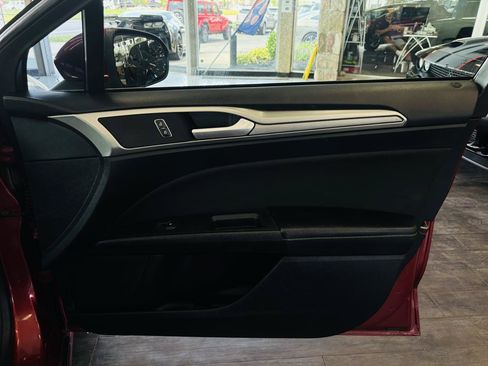 Used 2018 Ford Fusion SE w/ Fusion SE Technology Package FWD image 36