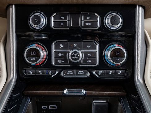 Used 2024 GMC Yukon XL Denali image 26