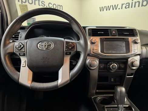 Used 2017 Toyota 4Runner SR5 AWD/4WD image 9