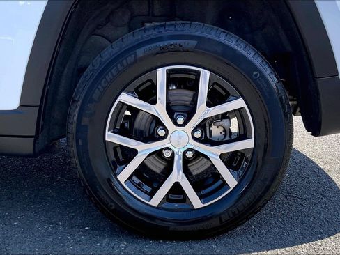 Certified 2024 Jeep Grand Cherokee Limited AWD/4WD image 9