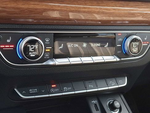 Used 2023 Audi Q5 2.0T Premium w/ Convenience Package image 11