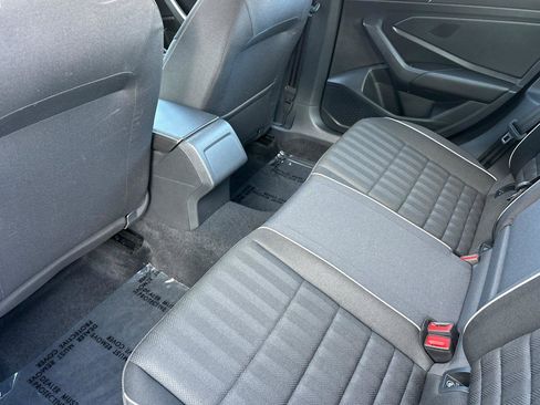 Used 2022 Volkswagen Jetta Sport image 11