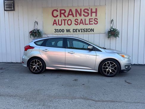Used 2015 Ford Focus SE w/ SE Sport Package FWD image 5