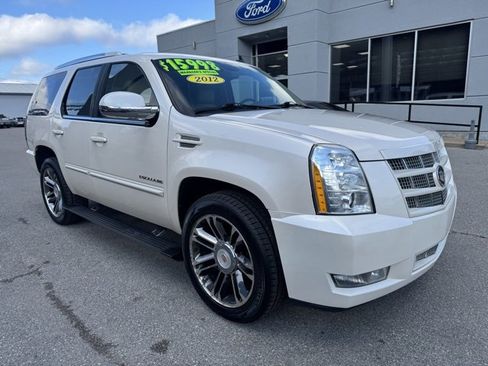 Used 2013 Cadillac Escalade Premium image 2