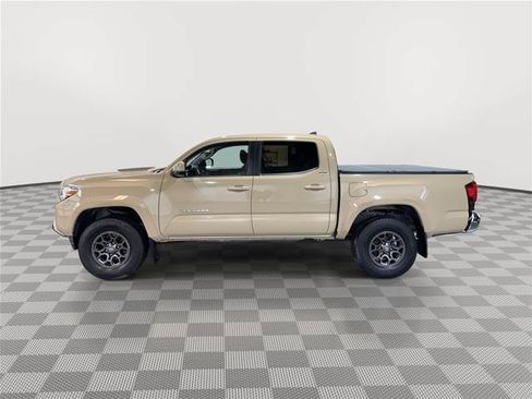 Used 2018 Toyota Tacoma SR5 RWD image 2