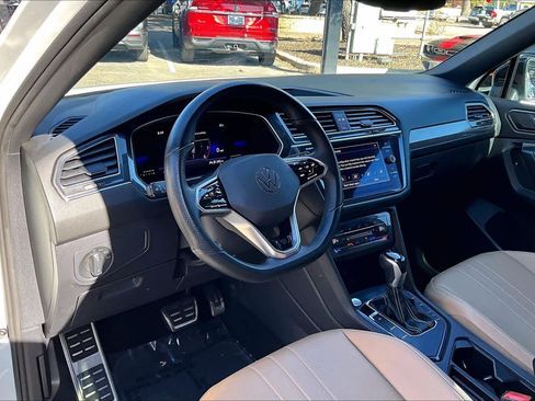 Certified 2023 Volkswagen Tiguan SE R-Line image 17