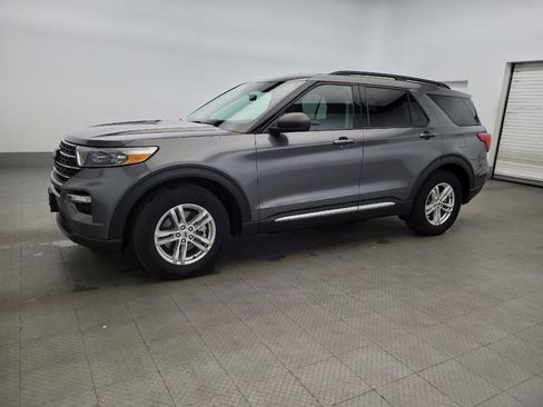 Used 2024 Ford Explorer XLT w/ Equipment Group 202A image 2