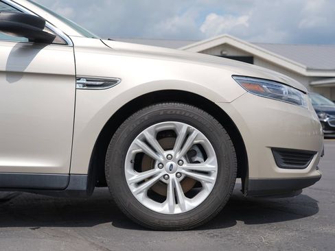 Used 2018 Ford Taurus SE FWD image 11