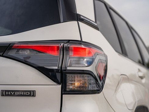 Used 2025 Subaru Forester Premium image 17