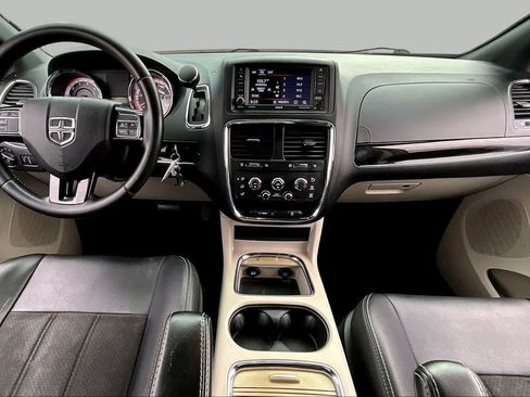 Used 2020 Dodge Grand Caravan SXT FWD image 16