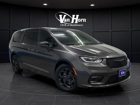Used 2022 Chrysler Pacifica Touring-L w/ S Appearance Package image 1