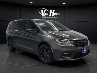 Used 2022 Chrysler Pacifica Touring-L w/ S Appearance Package video 1