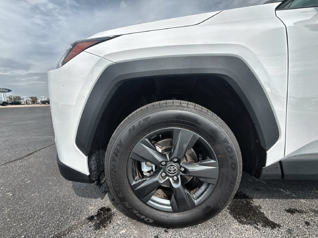 Used 2026 Toyota RAV4 LE AWD/4WD image 32