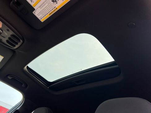 Certified 2024 Chevrolet Trax RS w/ Sunroof Package FWD image 9